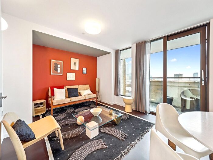 3 Bedroom Flat To Rent In Balfron Tower, St. Leonards Road, E14