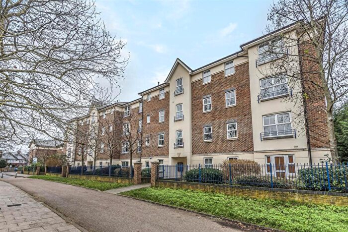 2 Bedroom Flat To Rent In Skerne Walk, Kingston Upon Thames, KT2