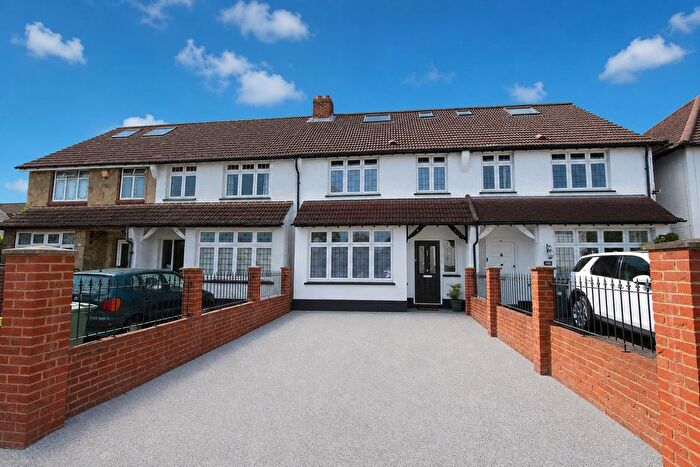 4 Bedroom Property For Sale In The Crescent, Sutton, SM1