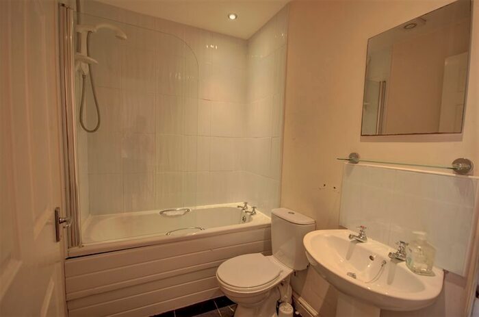 2 Bedroom Flat To Rent In Newlands Road, High West Jesmond, Newcastle Upon Tyne, NE2