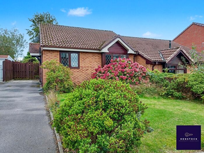 2 Bedroom Semi-Detached Bungalow For Sale In Abbotsford Drive, Middleton, Manchester, M24