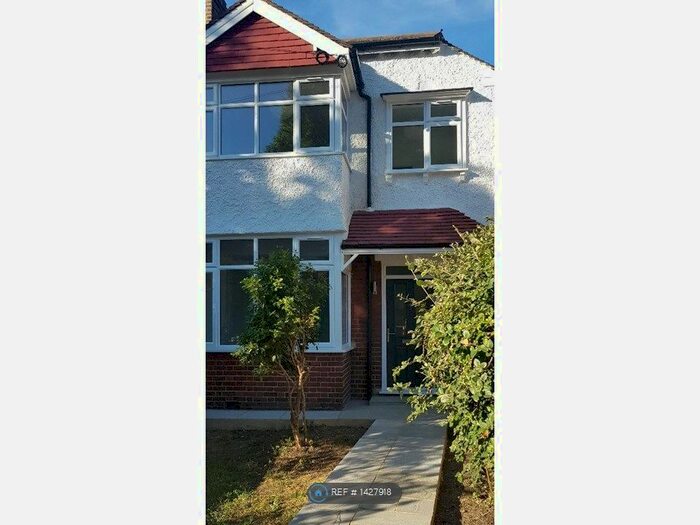 3 Bedroom End Of Terrace House To Rent In Glenister Park Road, London, SW16