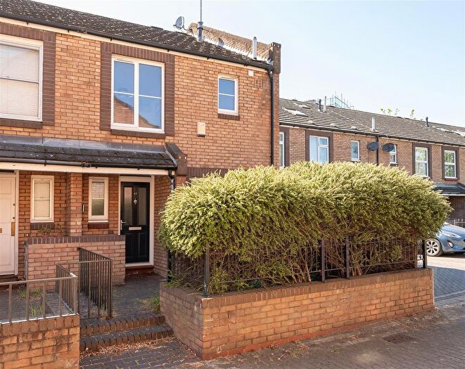 3 Bedroom Property For Sale In Rectory Square, Stepney Green, E1