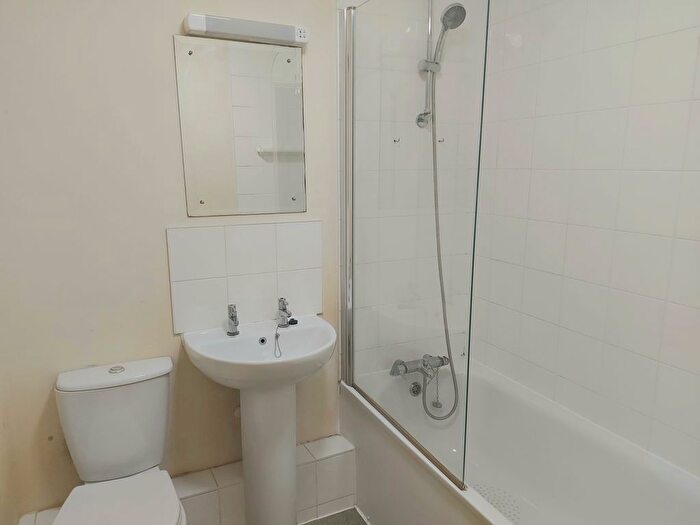 2 Bedroom Flat To Rent In Lockview Court, Hemel Hempstead, HP3