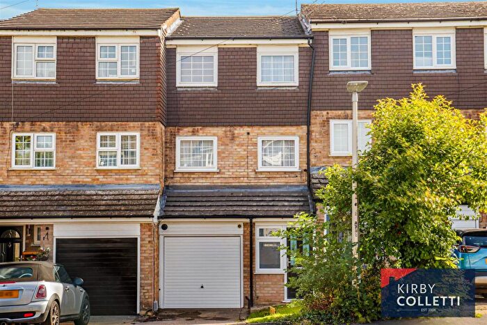 5 Bedroom Town House For Sale In The Coppings, Hoddesdon, EN11