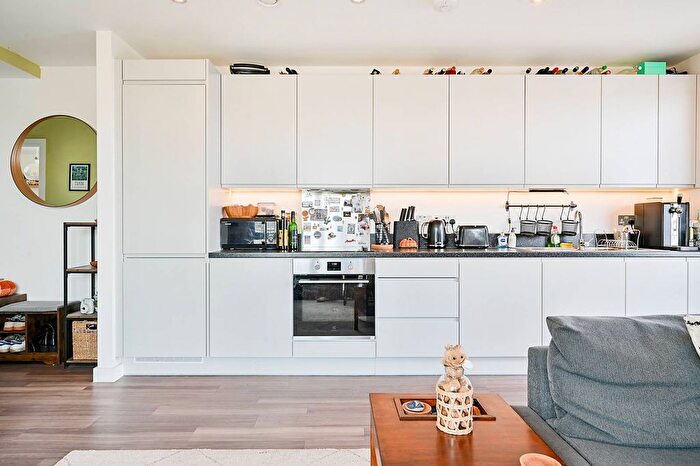 1 Bedroom Flat For Sale In Acton Lane, Park Royal, London, NW10