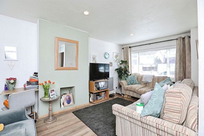 3 Bedroom Semi-Detached House For Sale In Austin Close, Darland, ME5