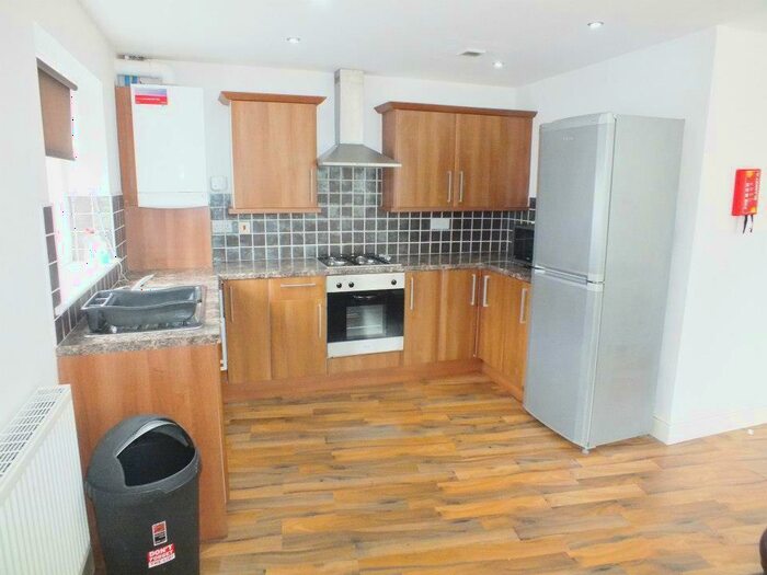 3 Bedroom Flat To Rent In Bedroom Student Flat - Flat, Bawas Place - Alfreton Road, NG7