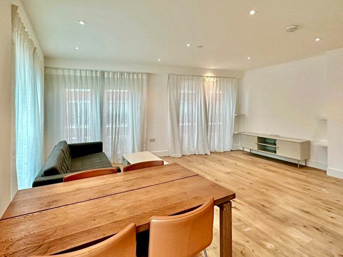 2 Bedroom Flat To Rent In Exchange Gardens, London, SW8