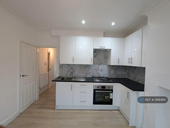 3 Bedroom Semi-Detached House To Rent In Framlingham Place, Sheffield, S2