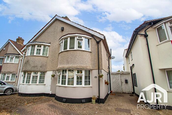 3 Bedroom Semi Detached House To Rent In Berwick Road, Welling, DA16