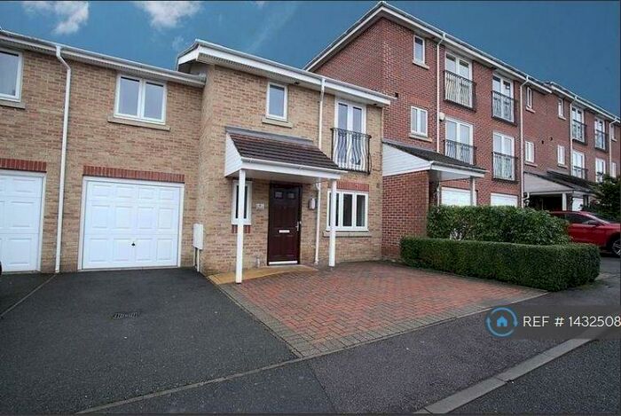 4 Bedroom Terraced House To Rent In Poppy Close, Luton, LU3