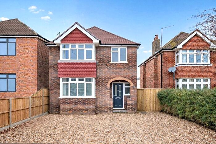 3 Bedroom Detached House For Sale In Rydes Avenue, Guildford, Surrey, GU2