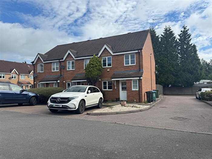3 Bedroom End Of Terrace House To Rent In Derwent Close, Watford, WD25