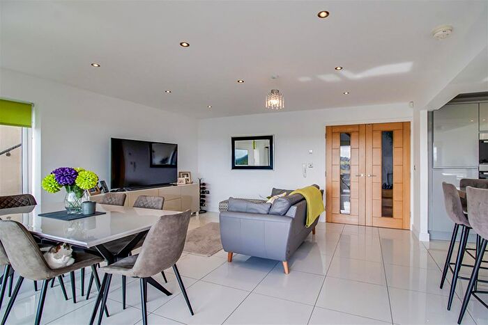 5 Bedroom Detached House For Sale In Foxroyd Lane, Dewsbury, WF12