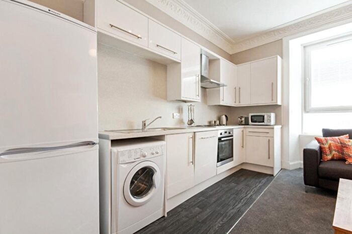 3 Bedroom Flat To Rent In Bell Street, City Centre, Dundee, DD1