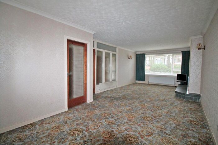 3 Bedroom Detached Bungalow For Sale In Stanely Drive, Paisley, PA2