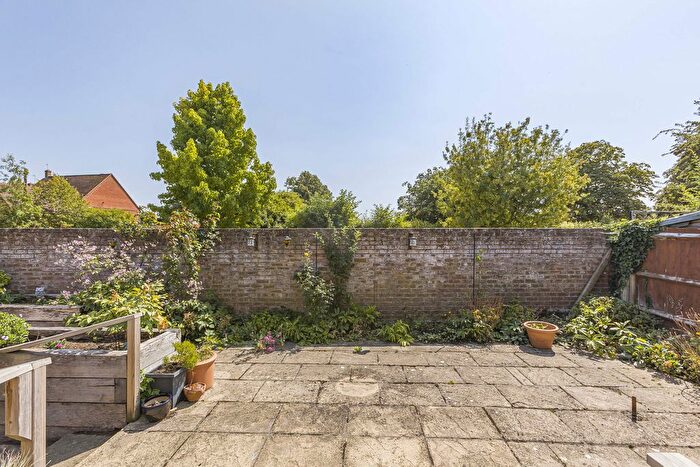 2 Bedroom Bungalow For Sale In Manor Court, Abingdon, OX14