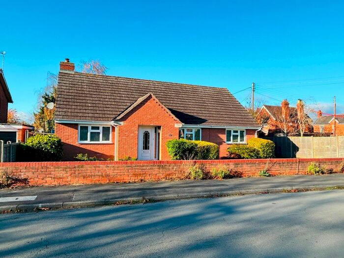 3 Bedroom Detached Bungalow For Sale In Clevedon Green, Evesham, WR11