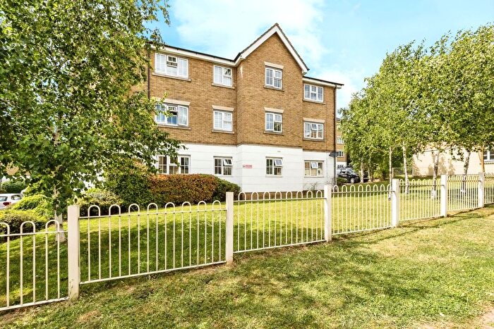2 Bedroom Flat For Sale In Kendal, Purfleet-On-Thames, Essex, RM19