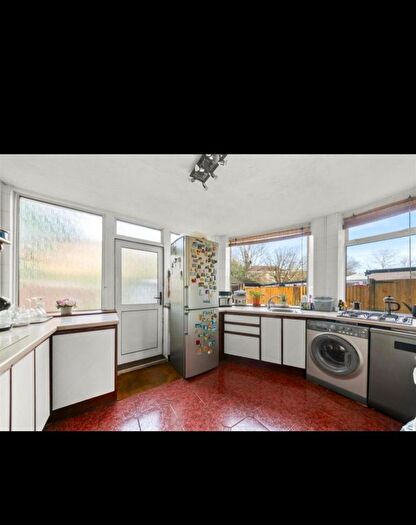 4 Bedroom Semi-Detached House To Rent In Maple Road, Yeading, Hayes, UB4
