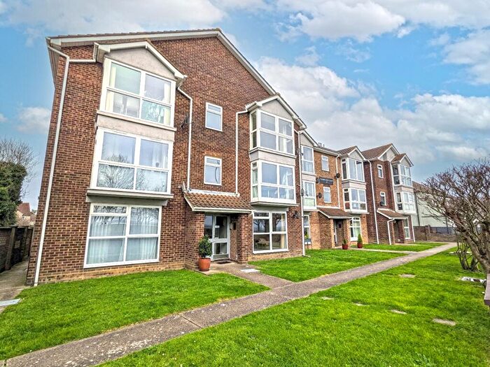 2 Bedroom Flat For Sale In Thames View Court, London Road, Hadleigh, Essex, SS7