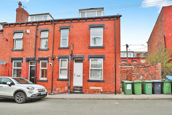 2 Bedroom Terraced House For Sale In Harold Grove, Leeds, LS6