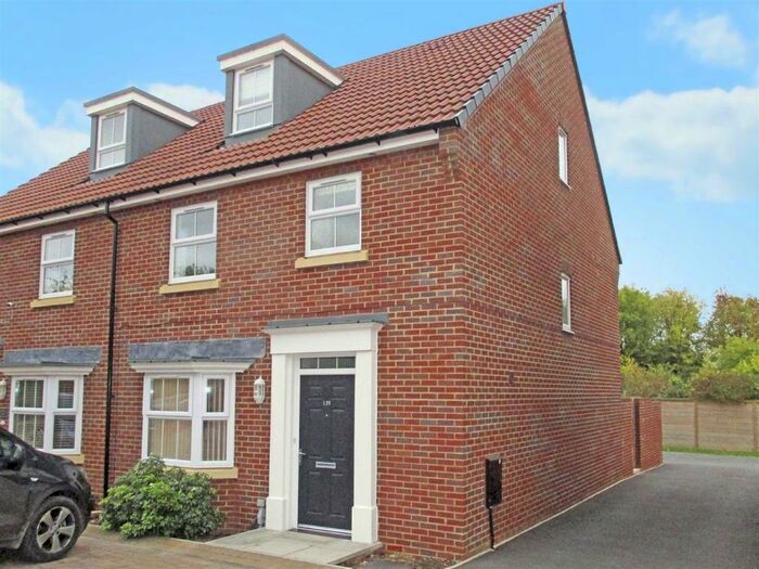 4 Bedroom Semi-Detached House To Rent In Royal Wootton Bassett, SN4