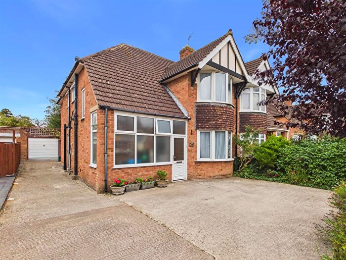 3 Bedroom Semi Detached House For Sale In Foxwell Drive, Hucclecote, Gloucester, GL3