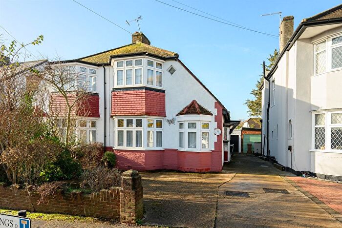 3 Bedroom Chalet For Sale In The Bramblings, Chingford, E4