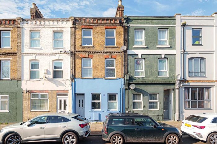 2 Bedroom Flat For Sale In Wastdale Road, Forest Hill, London, SE23
