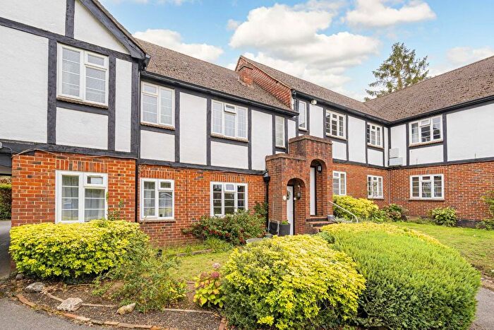 2 Bedroom Flat To Rent In Arlington Lodge, Monument Hill, Weybridge, KT13