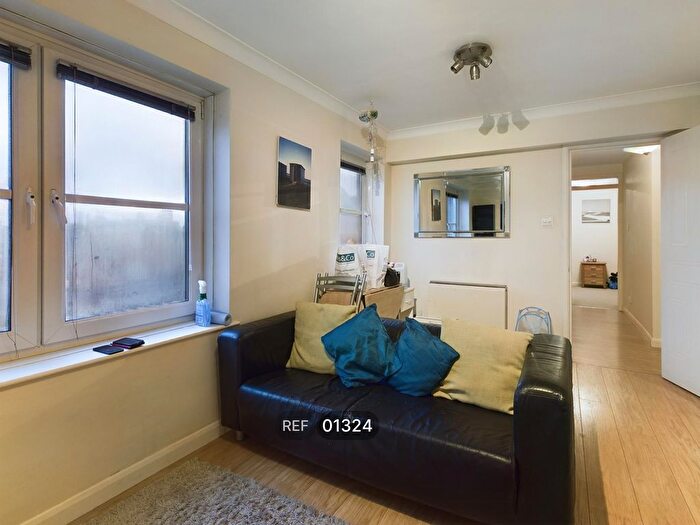 2 Bedroom Flat To Rent In Phoenix House, High Street, HU1