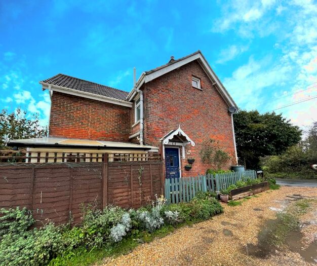 3 Bedroom Cottage To Rent In Sandy Lane, Newport, PO30