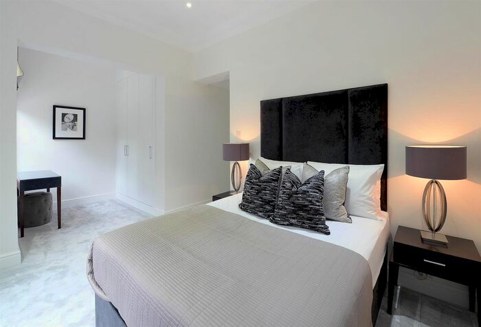 4 Bedroom Flat To Rent In Lexham Gardens, London, W8