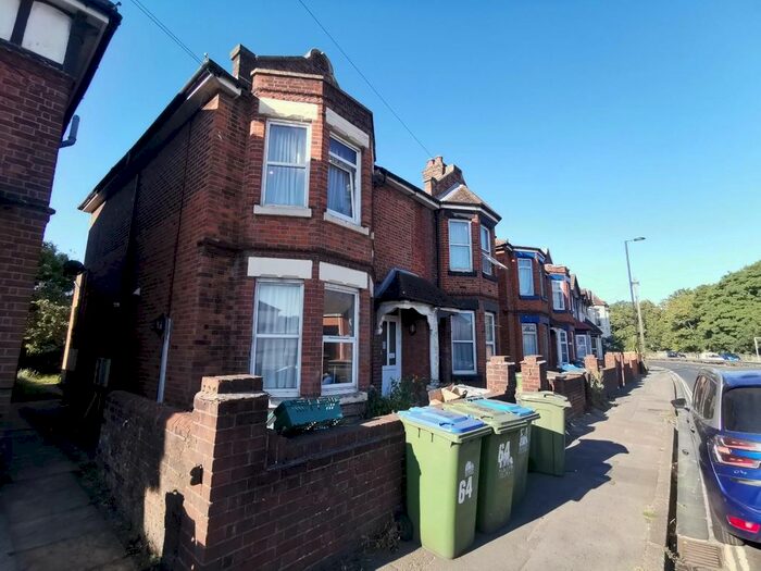 1 Bedroom Flat To Rent In Bitterne Road West, Southampton, SO18