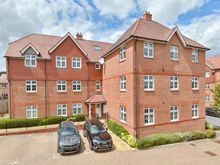 2 Bedroom Apartment For Sale In Germander Avenue, Halling, Rochester, Kent, ME2