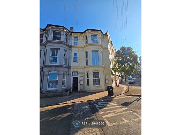1 Bedroom Flat To Rent In St. Andrews Square, Hastings, TN34