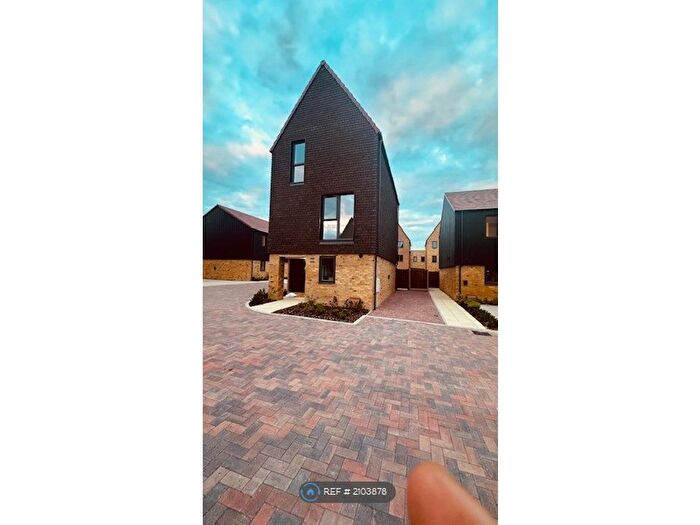 3 Bedroom Detached House To Rent In Goodyear Close, Western Cross, Swanscombe, DA10