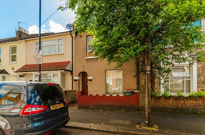 3 Bedroom House To Rent In Dean Street, Forest Gate, London, E7