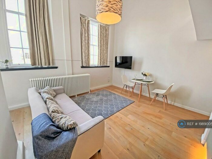 Studio To Rent In Mcdonald Road, Edinburgh, EH7