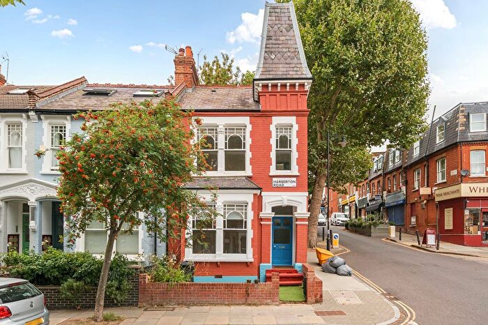 4 Bedroom End Of Terrace House For Sale In Harberton Road, London, N19