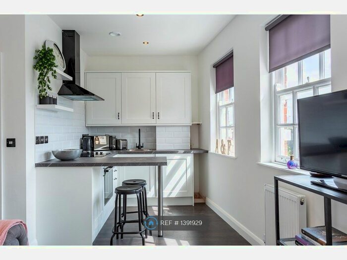 1 Bedroom Flat To Rent In St. Johns Road, Westcliff-On-Sea, SS0