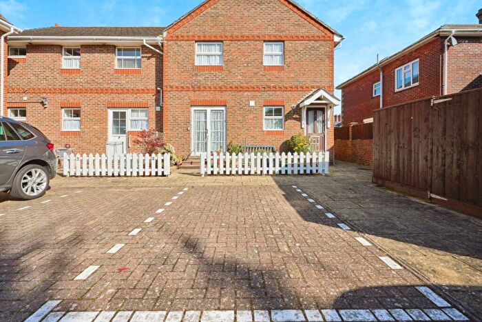 2 Bedroom Flat For Sale In Bakers Court, Cemetery Road, Ryde, Isle Of Wight, PO33