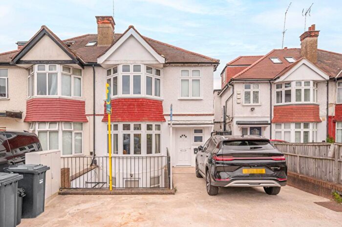 1 Bedroom Flat To Rent In Woodstock Avenue, Golders Green, London, NW11