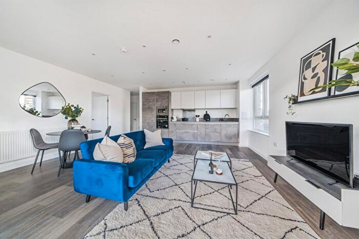 2 Bedroom Apartment To Rent In Bed, St Floor, Dunlin, Pelican House In Fresh Wharf, IG11