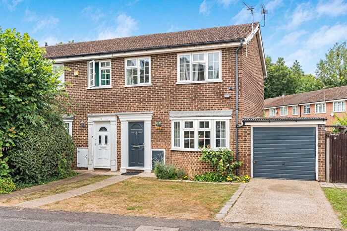3 Bedroom Terraced House For Sale In Kingfisher Drive, Staines-Upon-Thames, TW18