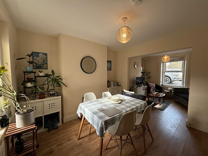 2 Bedroom House To Rent In Albert Street, Bangor, LL57