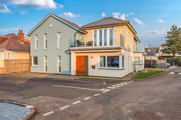 4 Bedroom Detached House For Sale In Central Drive, Elmer, PO22