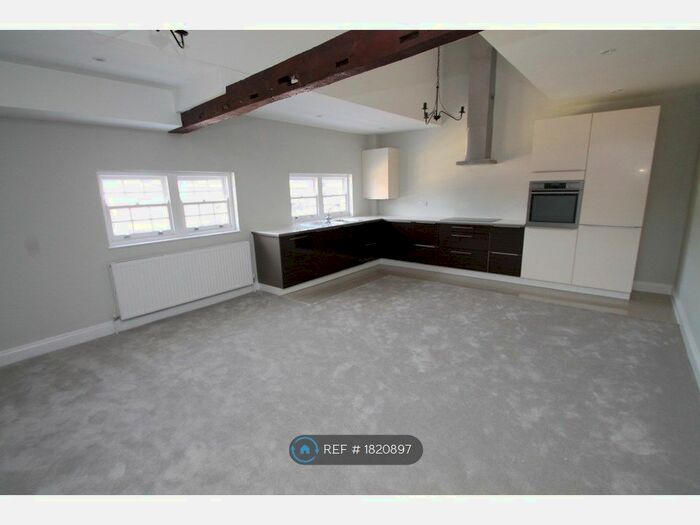 2 Bedroom Flat To Rent In Peach Court, Wokingham, RG40